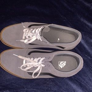 Vans low tops great w/black stripe [Brand new never worn)
